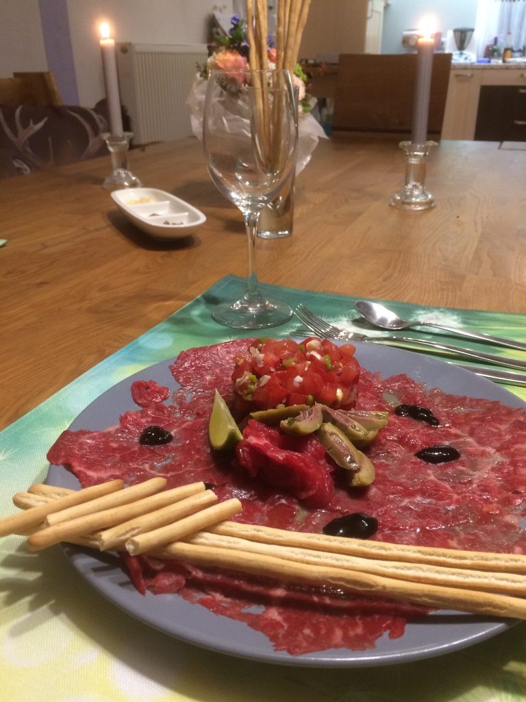 Rindercarpaccio ~ Meins! Mit Liebe selbstgemacht Rindercarpaccio ~ Meins! Mit Liebe selbstgemacht